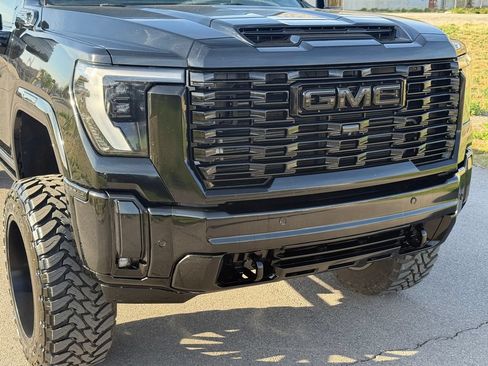 Used 2024 GMC Sierra 3500 Denali Ultimate AWD/4WD image 5