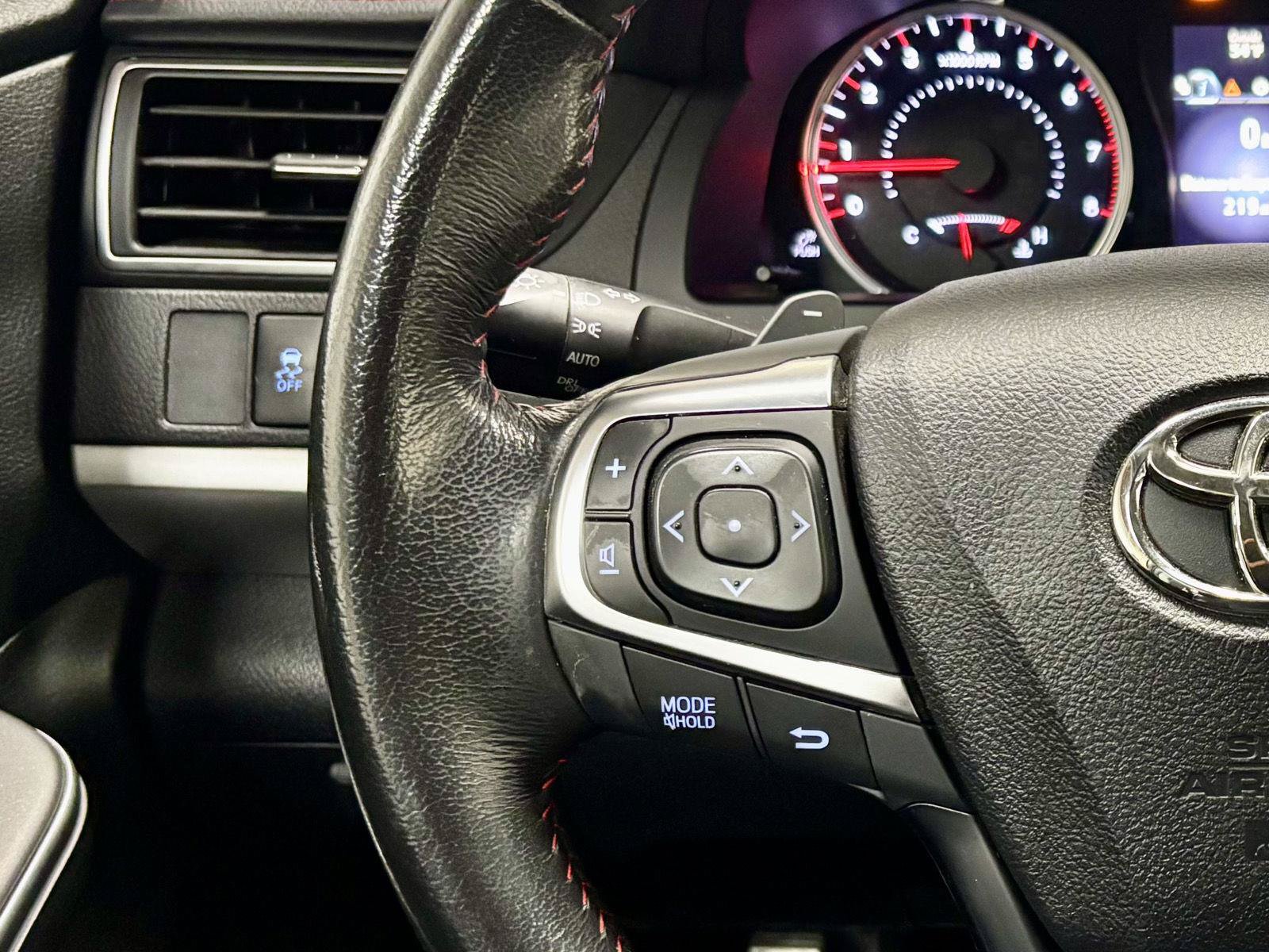Used 2015 Toyota Camry SE FWD image 22