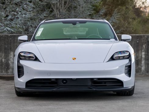 Certified 2024 Porsche Taycan GTS image 8