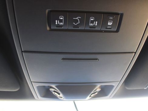 Used 2016 Dodge Grand Caravan SXT image 54