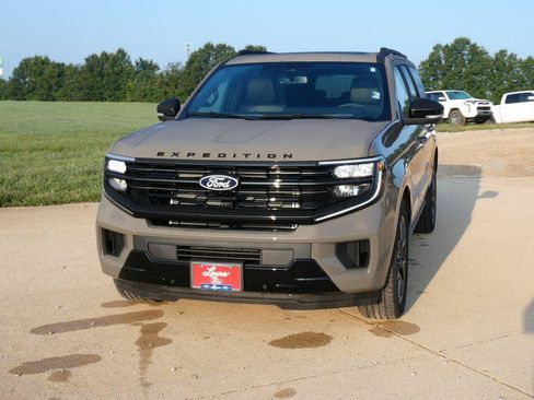 New 2027 Ford Expedition Max Platinum w/ Stealth Appearance Package AWD/4WD image 9