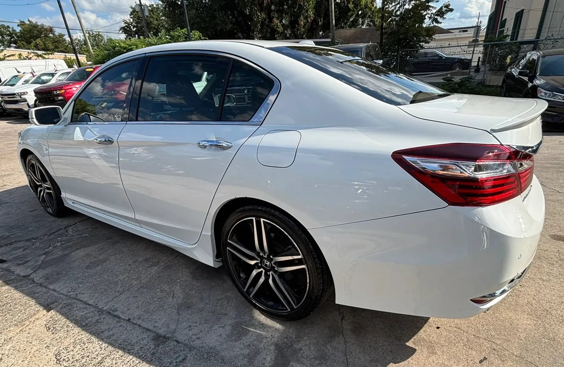 Used 2017 Honda Accord Touring image 5