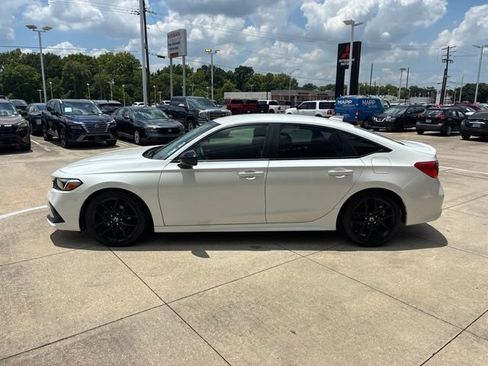 Used 2023 Honda Civic Sport image 4
