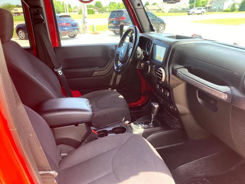 Used 2015 Jeep Wrangler Unlimited Sport w/ Quick Order Package 24S AWD/4WD image 11