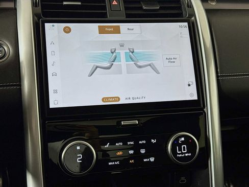 Used 2024 Land Rover Discovery Metropolitan Edition image 17