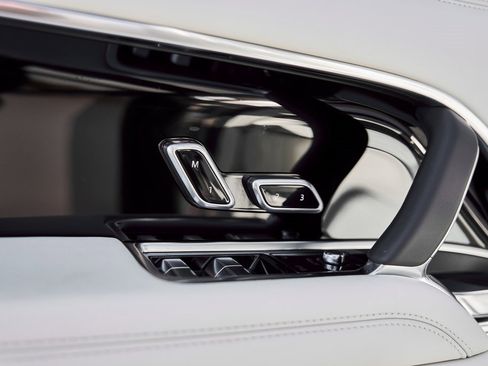 Used 2026 Land Rover Range Rover Long Wheelbase SE image 31