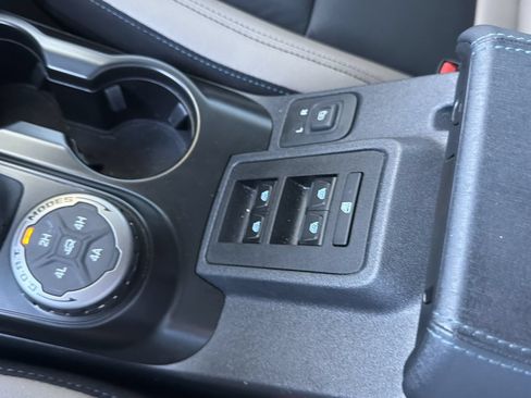 Used 2024 Ford Bronco Wildtrak AWD/4WD image 34