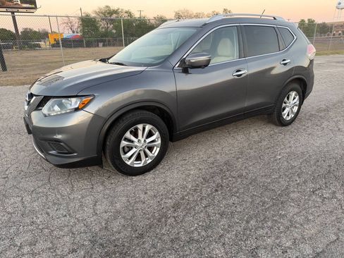 Used 2015 Nissan Rogue SV w/ SV Premium Package FWD image 3