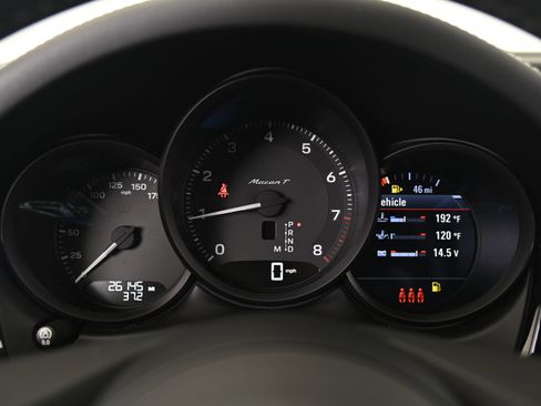 Certified 2023 Porsche Macan Turbo AWD/4WD image 36