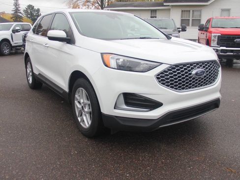 Used 2023 Ford Edge SEL image 7