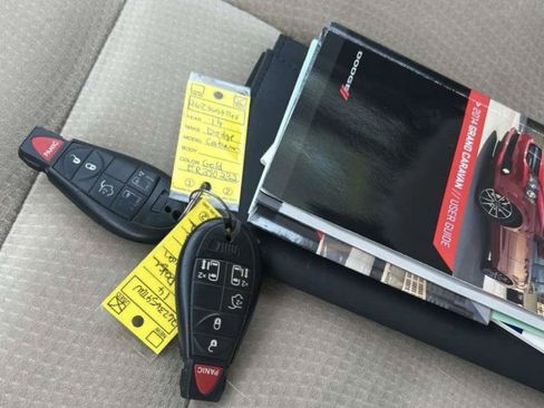 Used 2014 Dodge Grand Caravan SXT FWD image 4