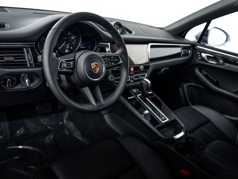 Certified 2026 Porsche Macan image 4