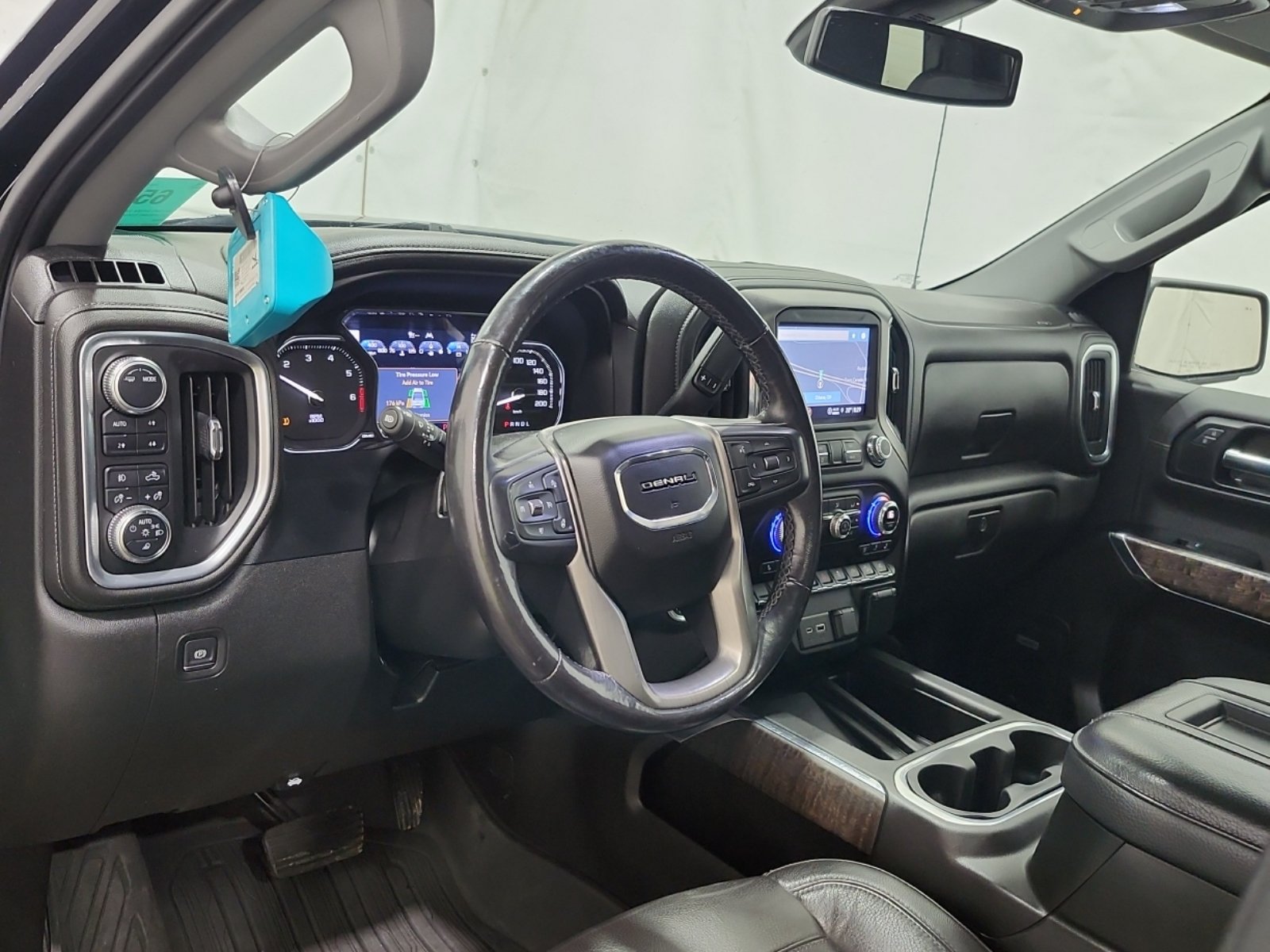 Used 2022 GMC Sierra 1500 Denali w/ Denali Premium Package AWD/4WD image 10