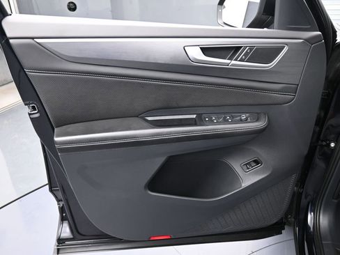 Used 2024 Volkswagen Atlas Cross Sport SE image 12