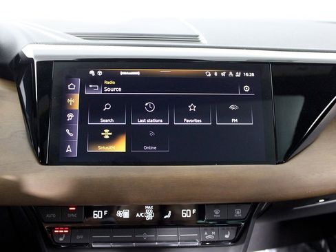 Used 2024 Audi e-tron GT Premium Plus image 29