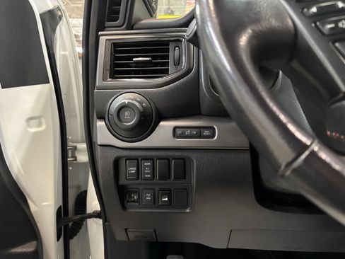 Used 2021 Nissan Titan PRO-4X w/ Pro-4x Convenience Package AWD/4WD image 15