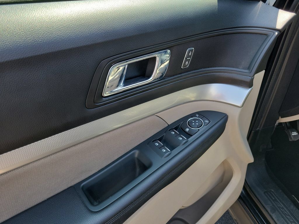 Used 2018 Ford Explorer FWD image 25