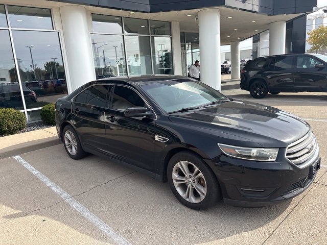 Used 2018 Ford Taurus SEL w/ Equipment Group 201A AWD/4WD image 2