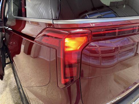 Used 2025 Kia Carnival SX image 38