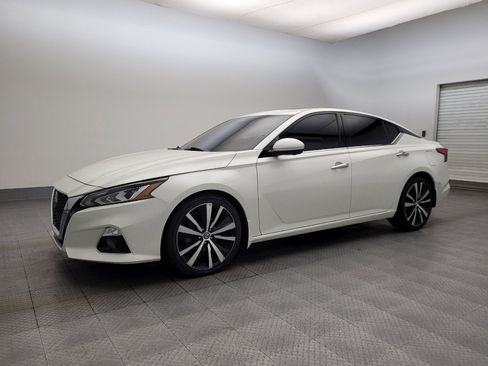 Used 2020 Nissan Altima 2.0 Platinum image 2