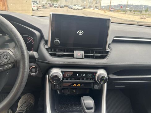 Used 2025 Toyota RAV4 XLE AWD/4WD image 13