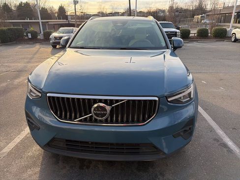 Used 2023 Volvo XC40 B5 Plus w/ Driver Assist Package image 2