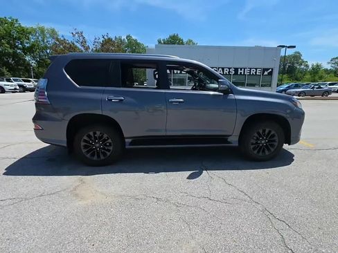 Used 2023 Lexus GX 460 Premium w/ Premium Package AWD/4WD image 3