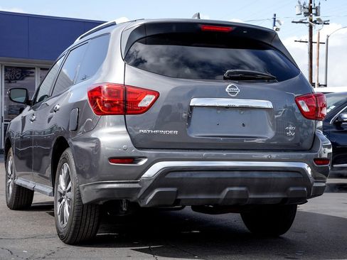 Used 2019 Nissan Pathfinder SV image 8