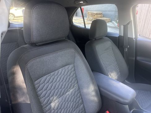 Used 2018 Chevrolet Equinox LT image 28