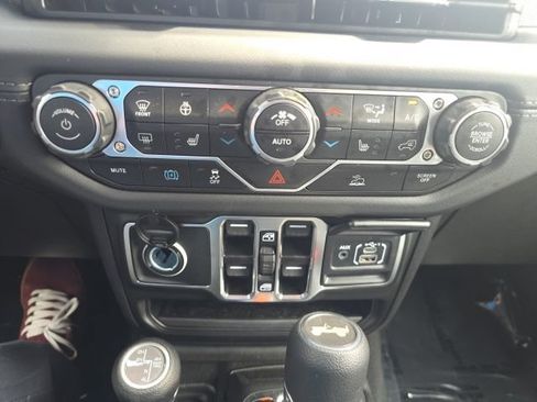 Certified 2025 Jeep Wrangler Unlimited Sahara AWD/4WD image 23
