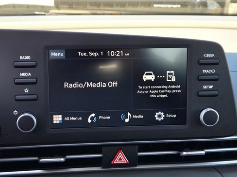 Used 2026 Hyundai Elantra SE FWD image 21