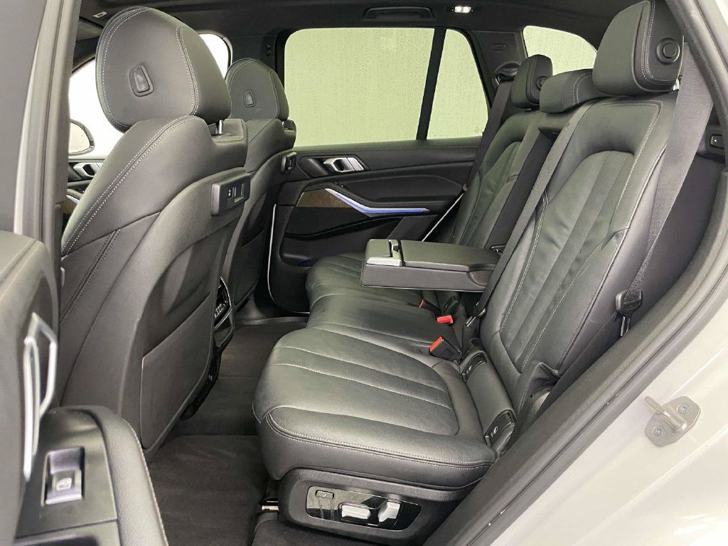 Used 2021 BMW X5 xDrive40i w/ Convenience Package AWD/4WD image 19