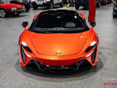 Used 2023 McLaren Artura image 9