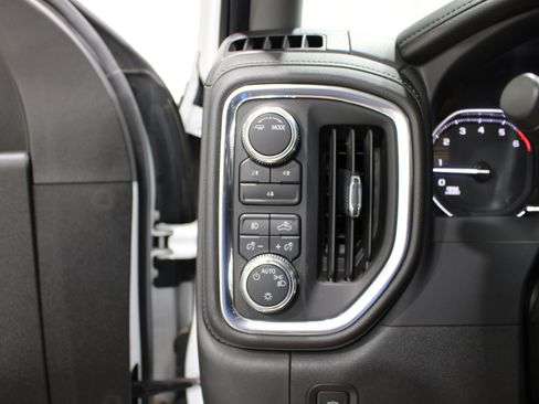 Used 2022 GMC Sierra 2500 SLE w/ SLE Value Package; AWD/4WD image 9