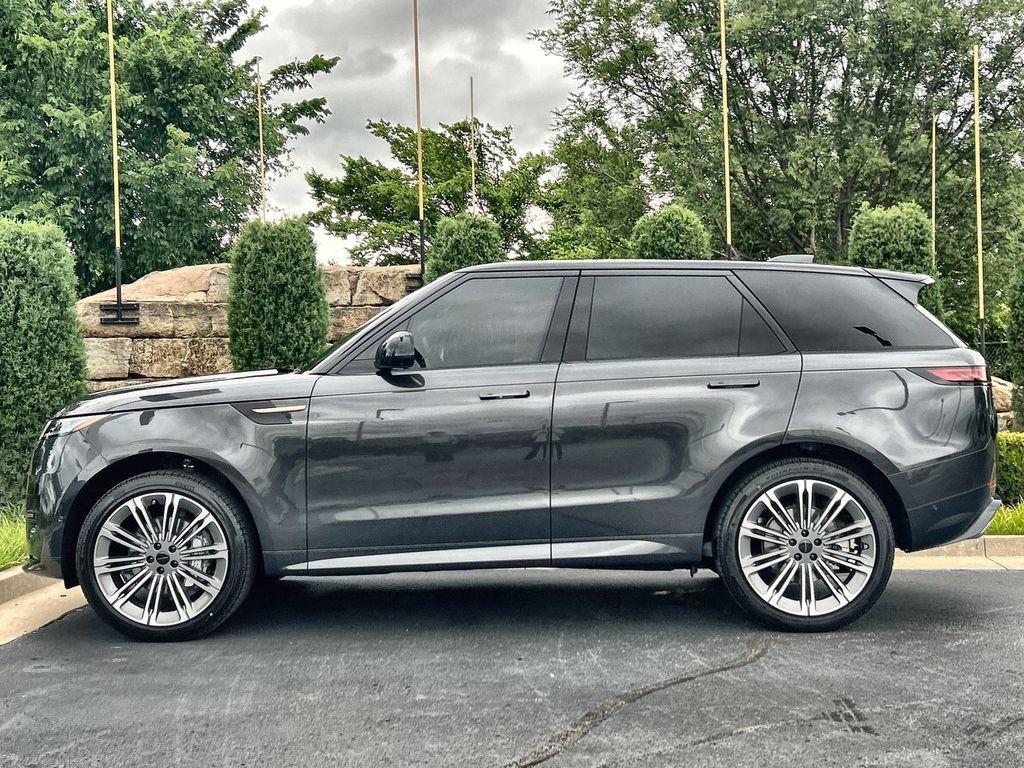 New 2026 Land Rover Range Rover Sport Dynamic SE AWD/4WD image 2