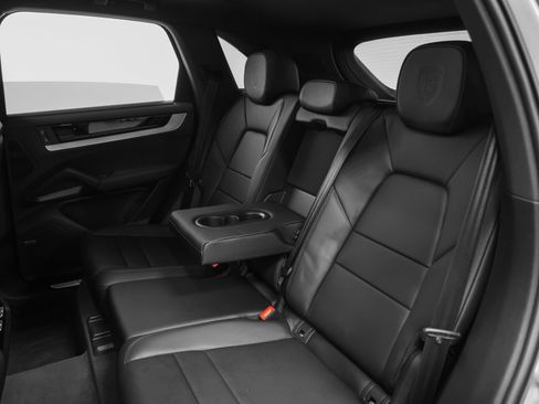 Certified 2024 Porsche Cayenne AWD/4WD image 43
