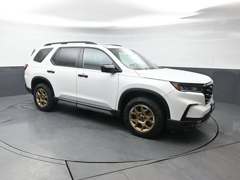 Used 2024 Honda Pilot TrailSport image 8