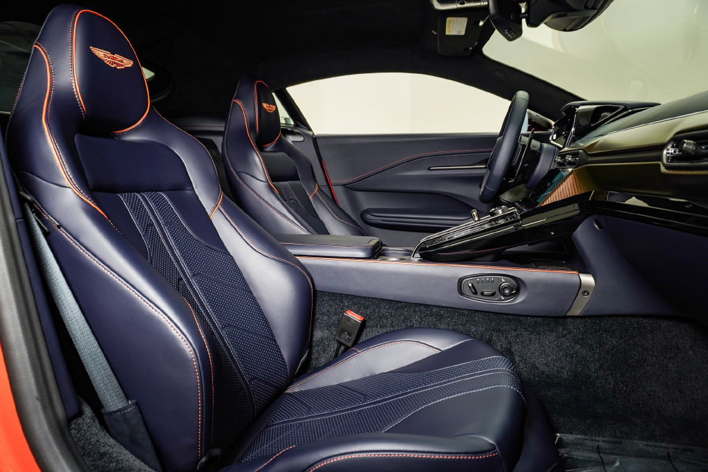Used 2026 Aston Martin V8 Vantage Roadster RWD image 18