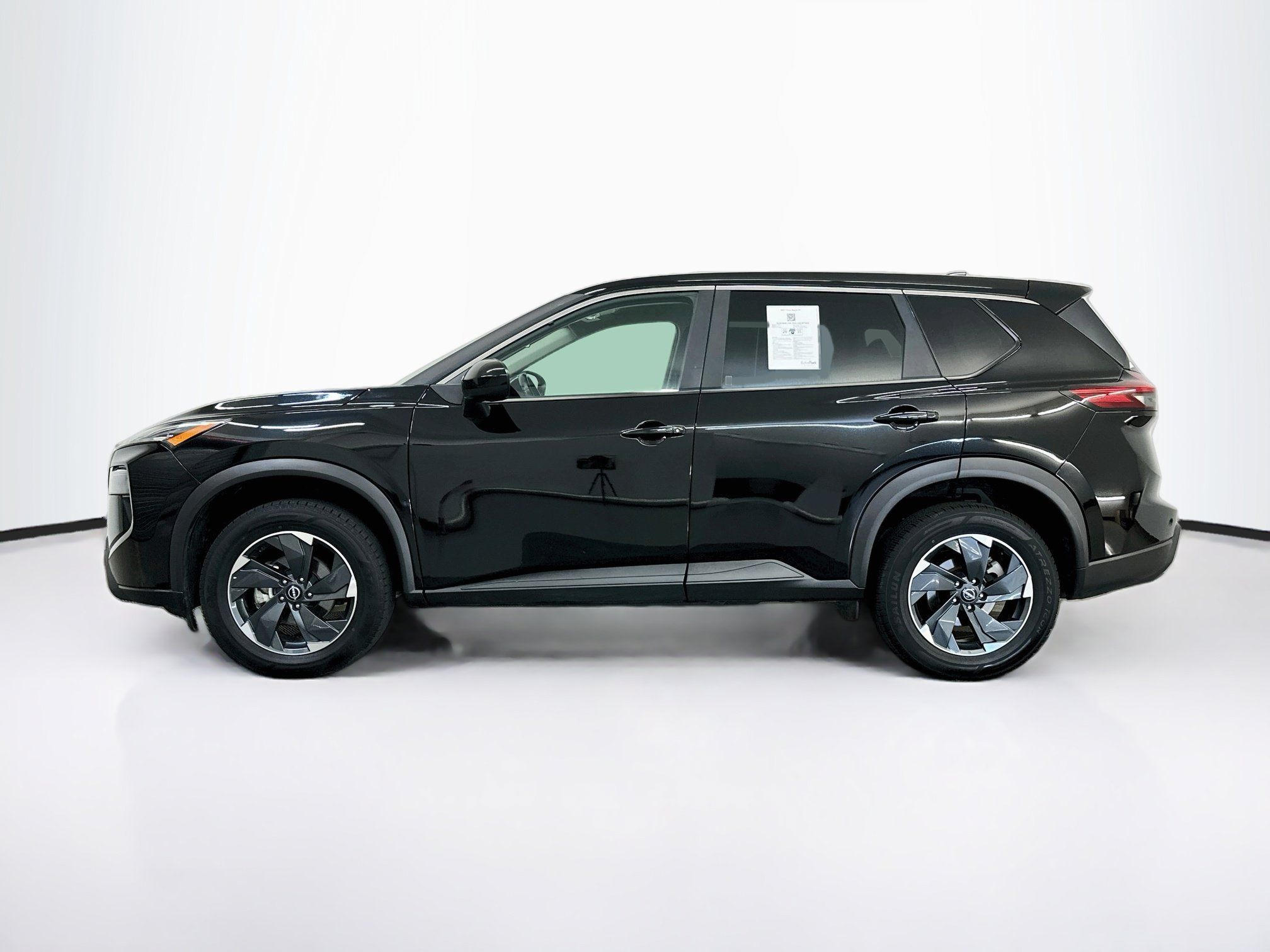 Used 2025 Nissan Rogue SV AWD/4WD image 4