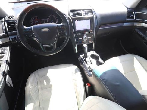 Used 2017 Ford Explorer Platinum image 9