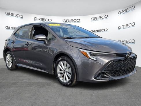 Used 2025 Toyota Corolla SE FWD image 1