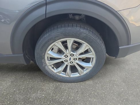 Used 2023 Ford Explorer XLT w/ Equipment Group 202A AWD/4WD image 31
