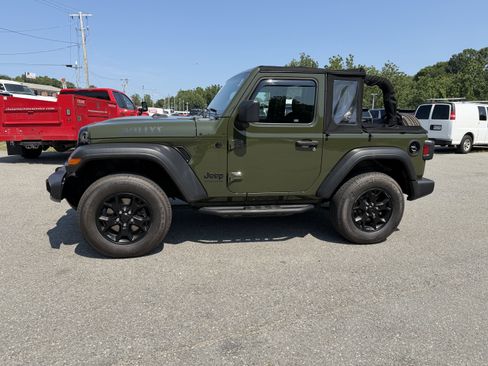 Used 2021 Jeep Wrangler Sport AWD/4WD image 2