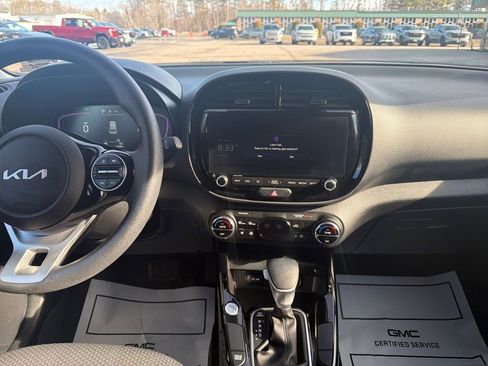 Used 2025 Kia Soul S FWD image 22
