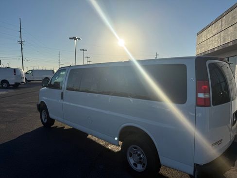 Used 2016 Chevrolet Express 3500 LS image 4
