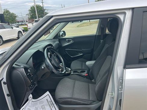 Used 2021 Kia Soul EX FWD image 3