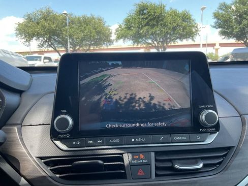 Used 2025 Nissan Altima 2.5 SV FWD image 24