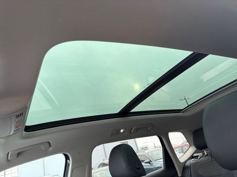 Used 2025 Volkswagen Taos SE image 21