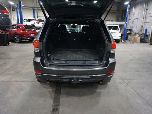 Used 2017 Jeep Grand Cherokee Overland image 16