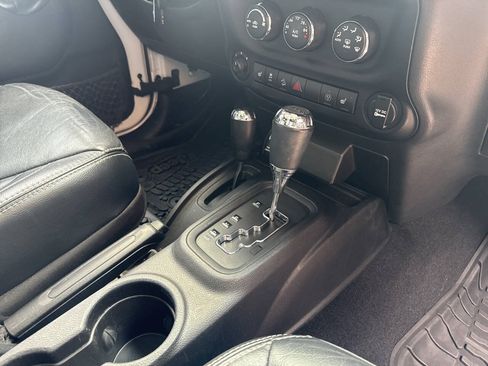 Used 2014 Jeep Wrangler Unlimited Sahara AWD/4WD image 20